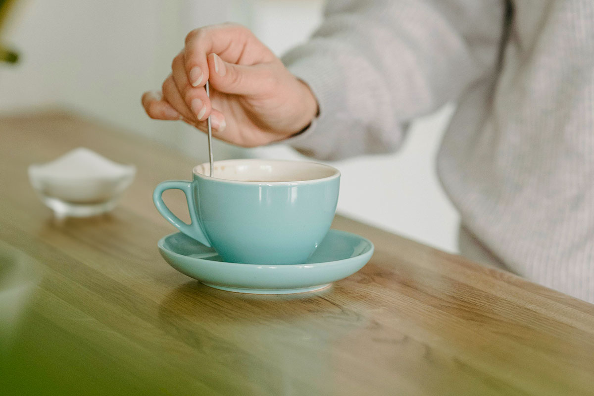 This Cheap Pantry Staple Will Make Your Stained Coffee Mugs Sparkle Again